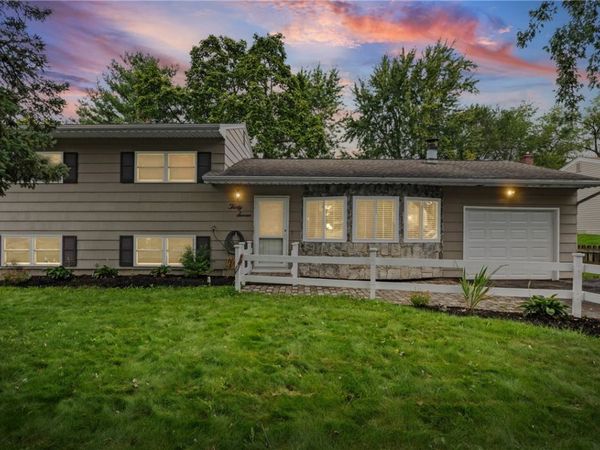 37 Green Acorn Lane , Henrietta, NY 14467