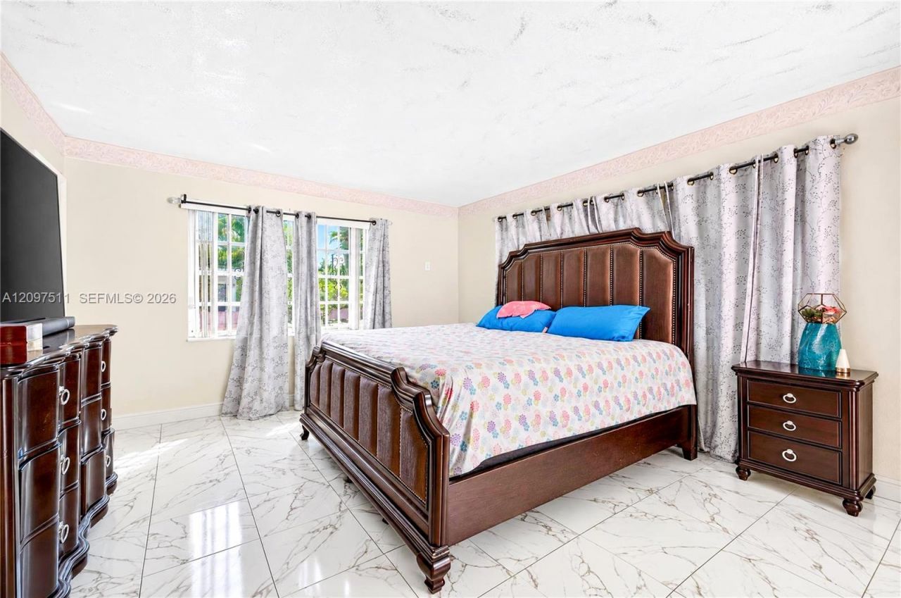 940 NW 135th St, North Miami, FL 33168 Photo