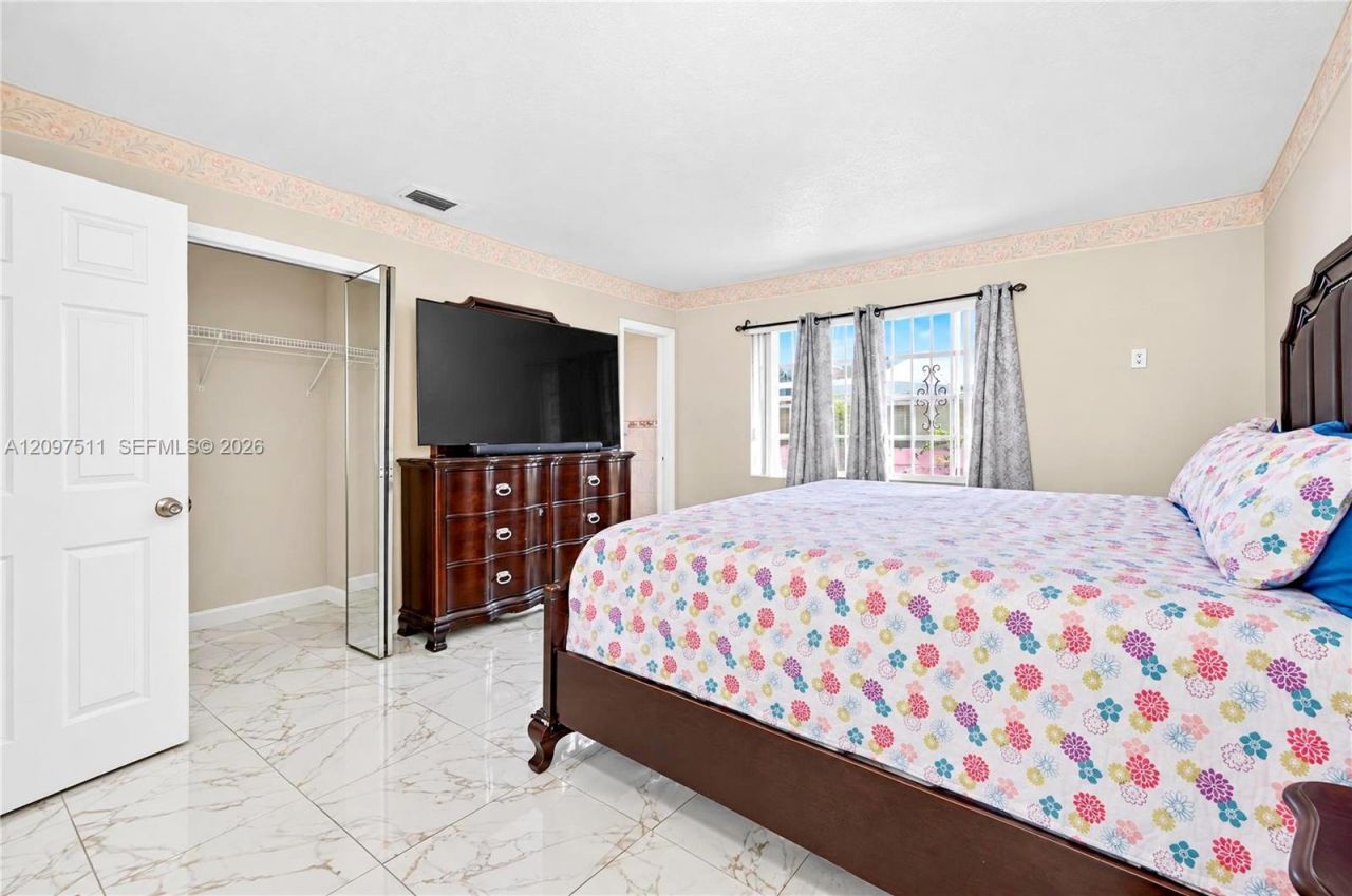 940 NW 135th St, North Miami, FL 33168 Photo