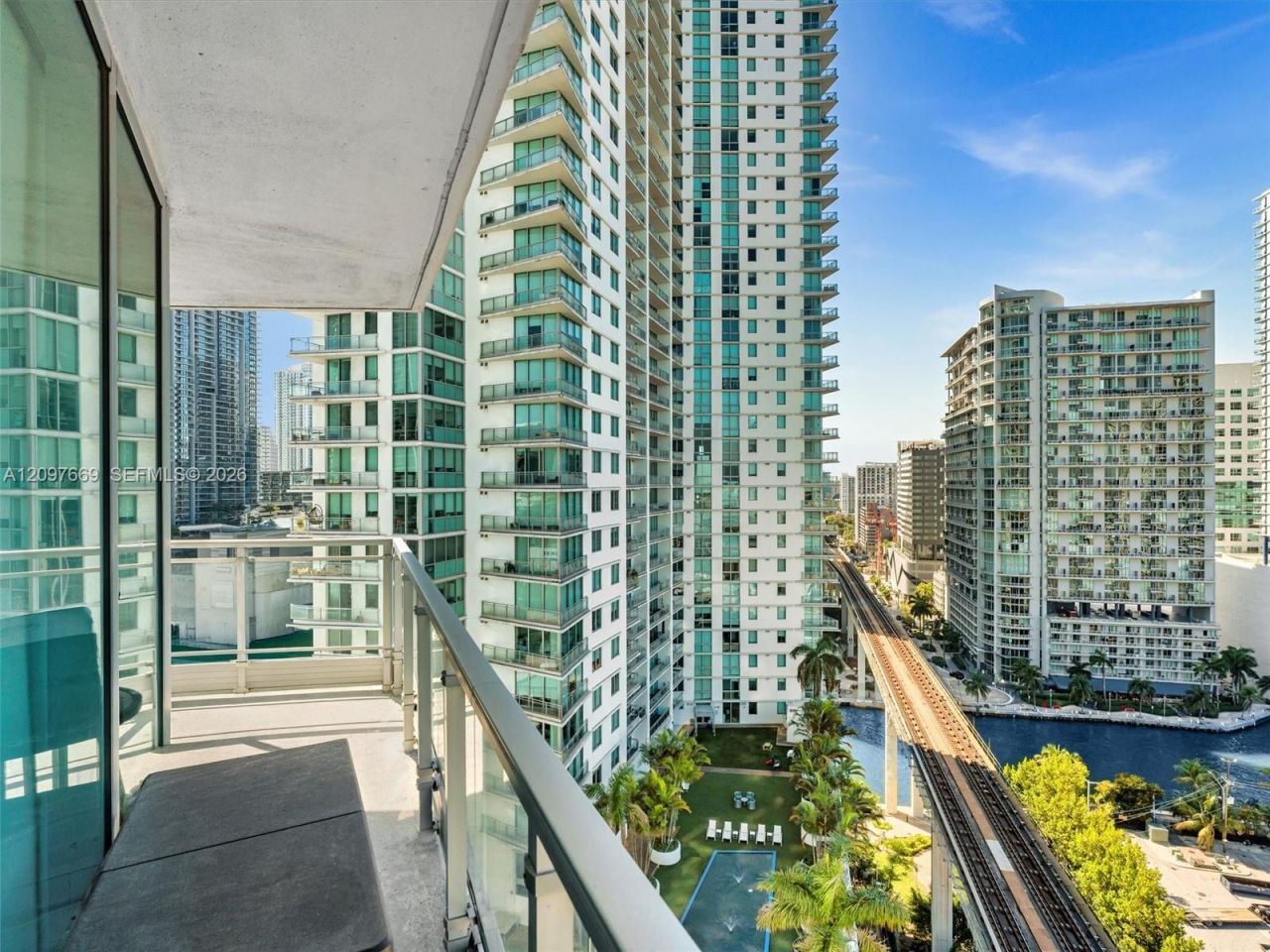 90 SW 3rd St , Unit 2013, Miami, FL 33130 Photo