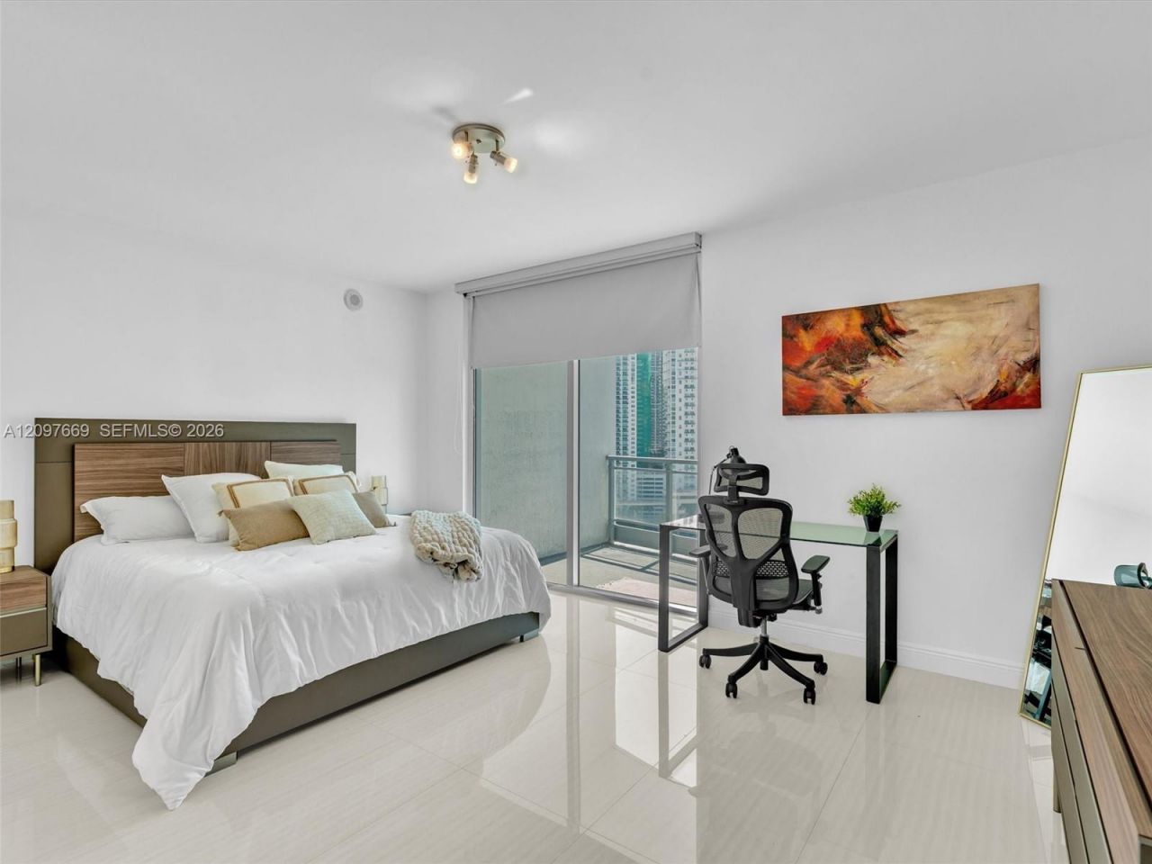 90 SW 3rd St , Unit 2013, Miami, FL 33130 Photo