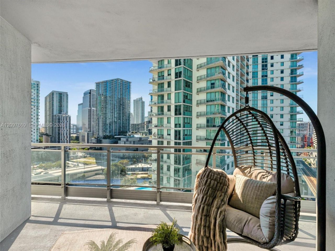 90 SW 3rd St , Unit 2013, Miami, FL 33130 Photo