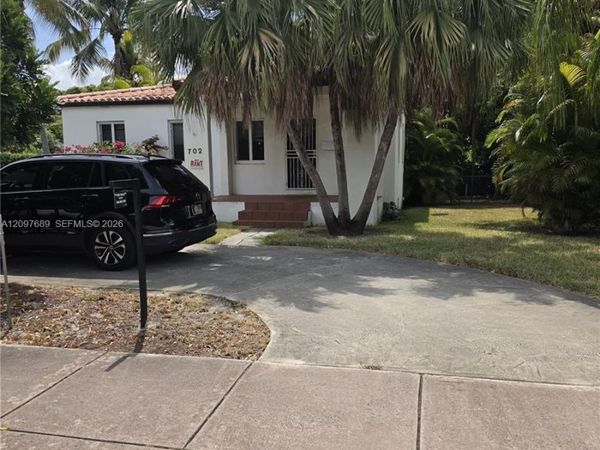 702 Boabadilla St , Coral Gables, FL 33134