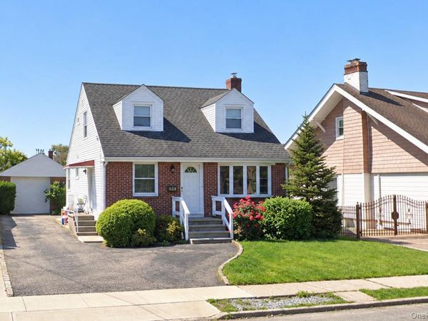 145 Westbury Avenue , Mineola, NY 11501