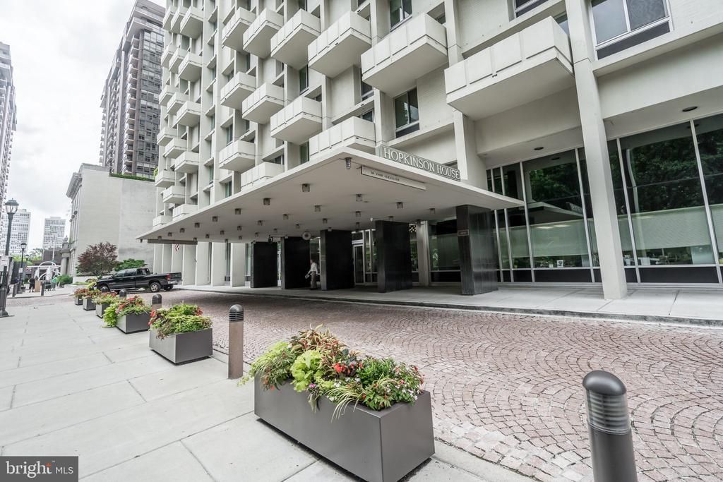 604 S Washington Square, Unit 1004, Philadelphia, PA 19106 Main Photo