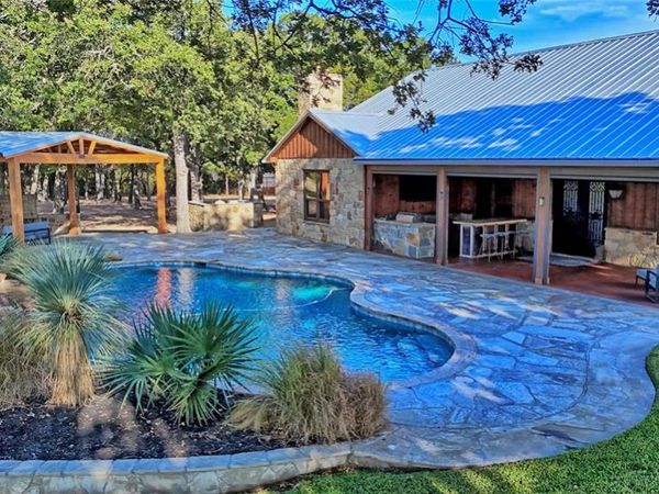 423 Brazos Street , Bowie, TX 76230