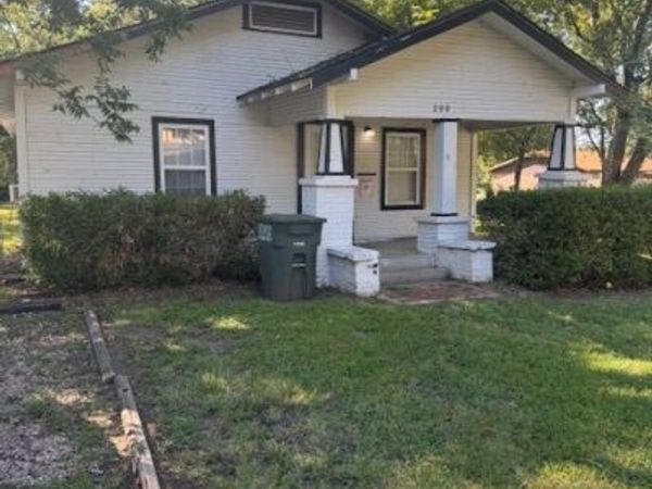 200 S 12th Avenue , Madill, OK 73446