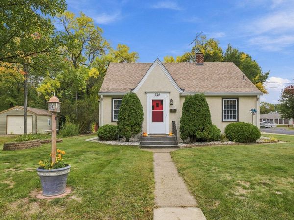 326 5th Avenue NE, Cambridge, MN 55008