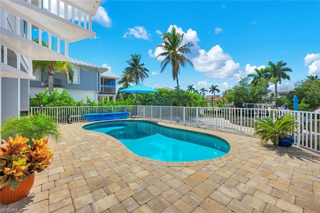 117 Sand Dollar Dr , Fort Myers Beach, FL 33931 Photo