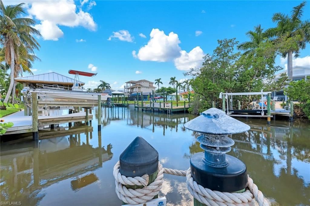 117 Sand Dollar Dr , Fort Myers Beach, FL 33931 Photo