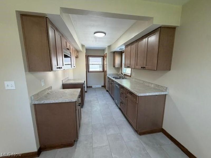 106 Andrea Boulevard, Niles, OH 44446 Photo 4