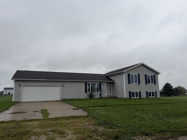 501 Travis Drive, Carlock, IL 61725