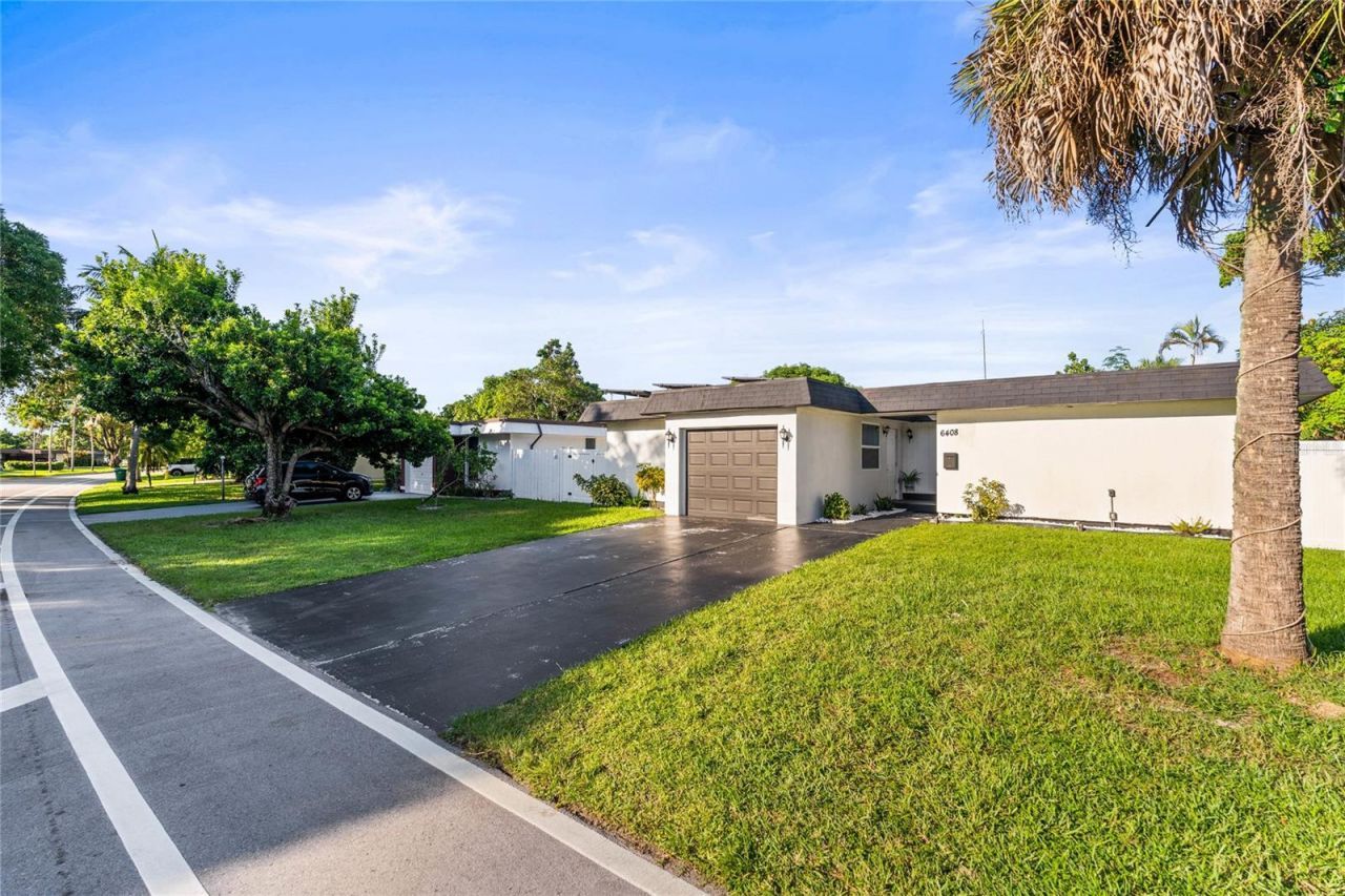 6408 Brookwood Boulevard , Tamarac, FL 33321 Photo
