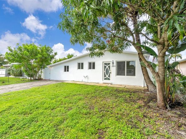 6609 SW 1st Ct , Pembroke Pines, FL 33023