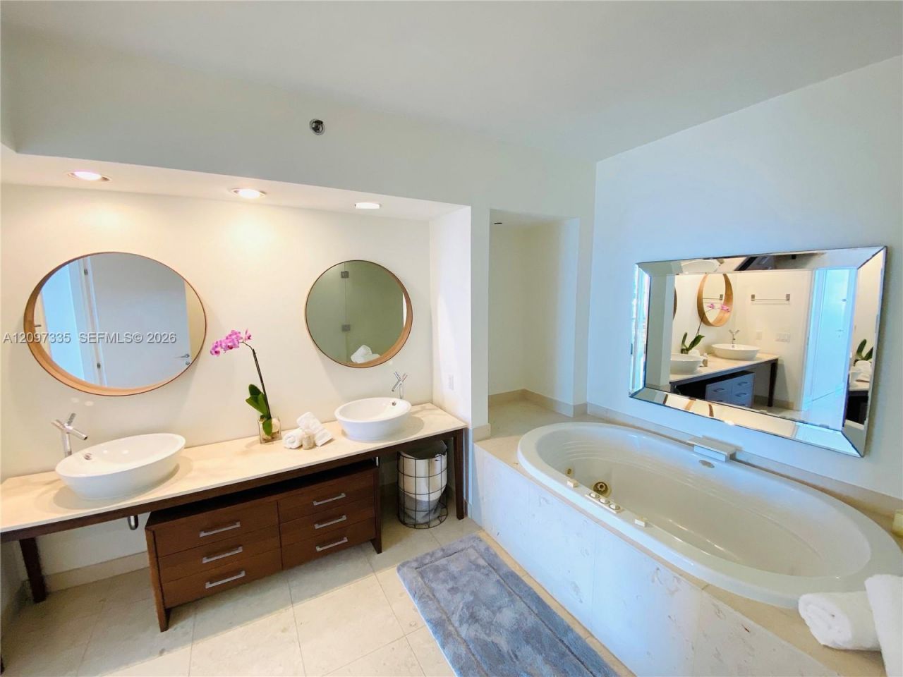 450 Alton Rd , Unit 1406, Miami Beach, FL 33139 Photo