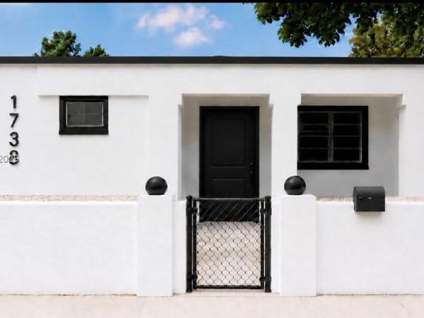 1738 NW 67th St , Miami, FL 33147