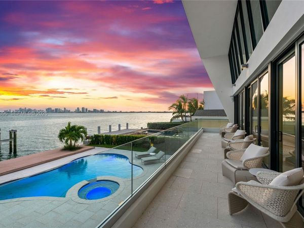 1580 S Treasure Dr , North Bay Village, FL 33141