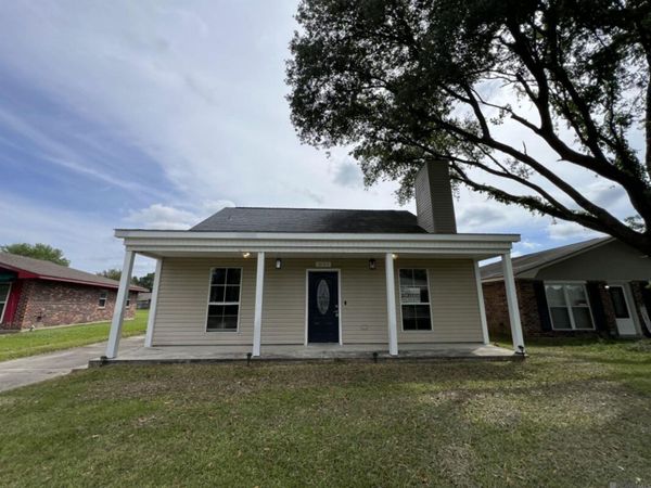 8725 Fairoaks St, Denham Springs, LA 70726