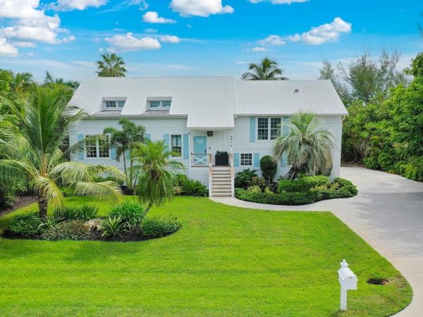 9015 Mockingbird Dr, Sanibel, FL 33957