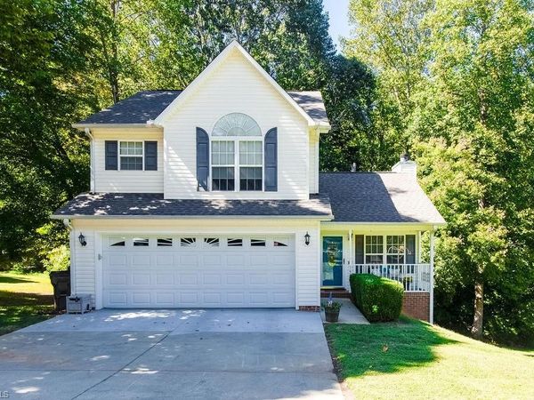 3693 Courtland Circle , Thomasville, NC 27360