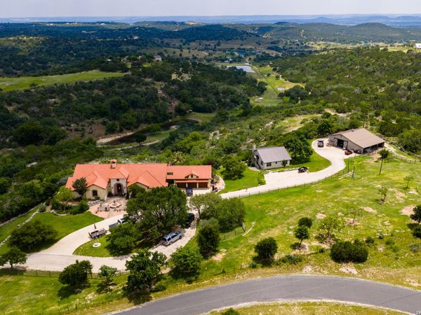 370 RANCH HOUSE RD, Kerrville, TX 78028
