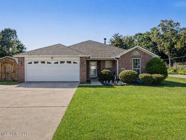 3321 N 4th Street, Ocean Springs, MS 39564