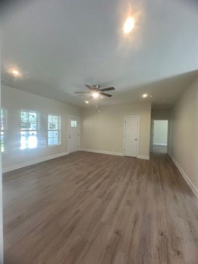 6034 Creek Road Photo 4