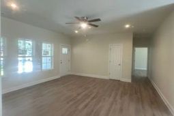 6034 Creek Road photo 4