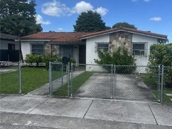 8835 SW 27th St , Miami, FL 33165