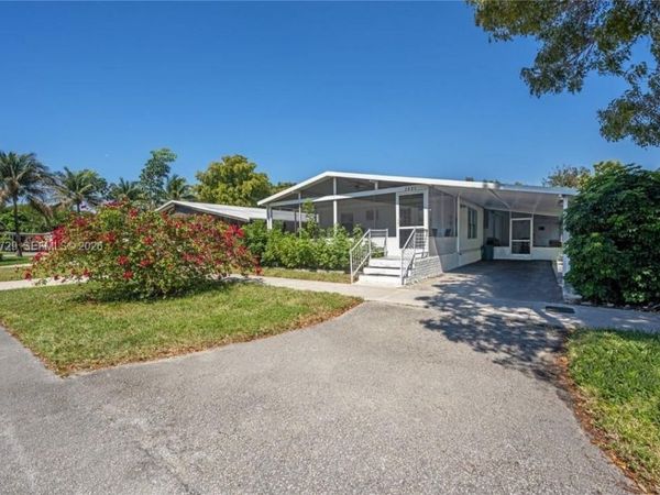 3031 SW 51st St , Dania Beach, FL 33312