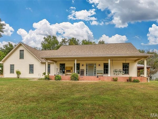 8945 State Route 14 , Duquoin, IL 62832