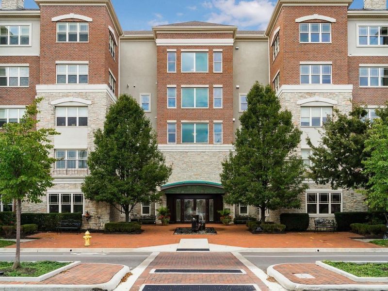 3175 Tremont Road, Unit 206, Columbus, OH 43221 Photo 1