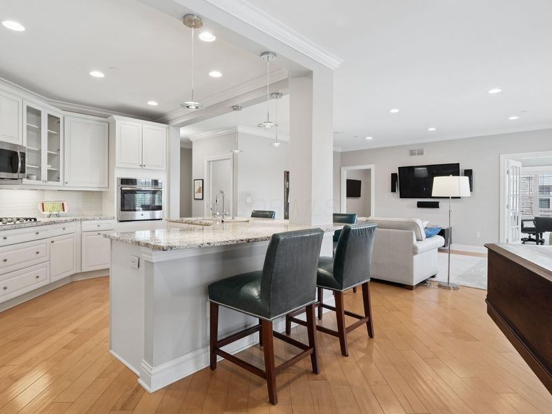 3175 Tremont Road, Unit 206, Columbus, OH 43221 Photo 13