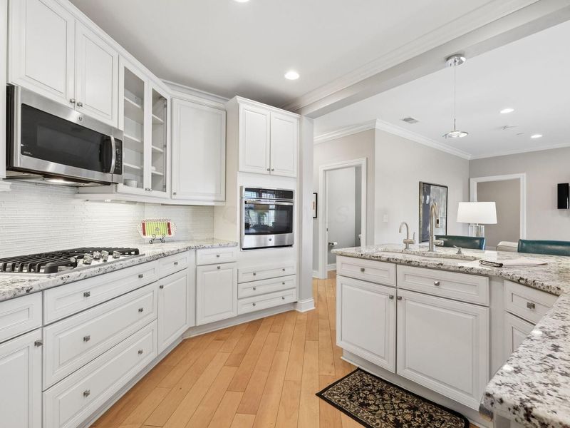 3175 Tremont Road, Unit 206, Columbus, OH 43221 Photo 14