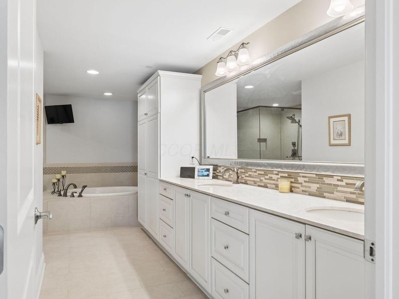 3175 Tremont Road, Unit 206, Columbus, OH 43221 Photo 23