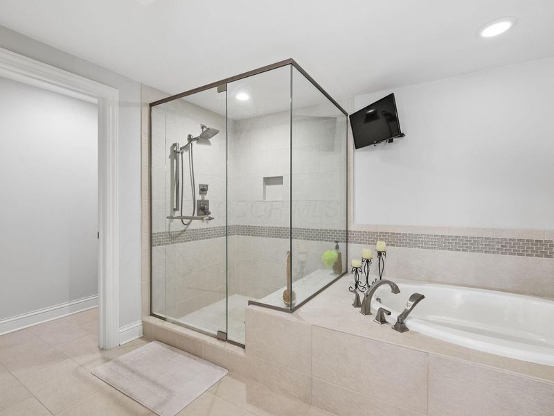 3175 Tremont Road, Unit 206, Columbus, OH 43221 Photo 24