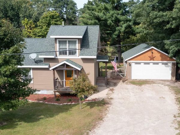 725 SHEARER STREET, Waupaca, WI 54981