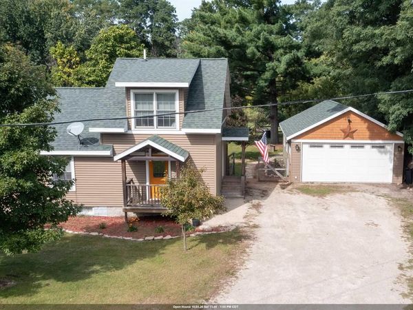 725 SHEARER STREET, Waupaca, WI 54981
