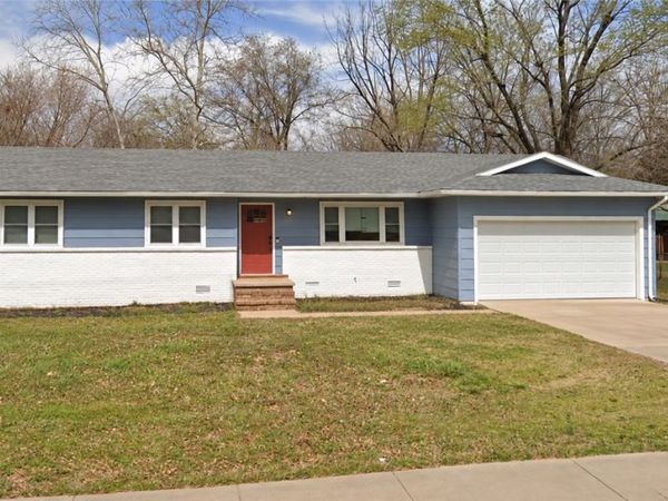 2720 W Mount Comfort Road , Fayetteville, AR 72704