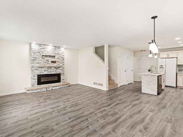 5819 S Glenstone Court, Johnston, IA 50131