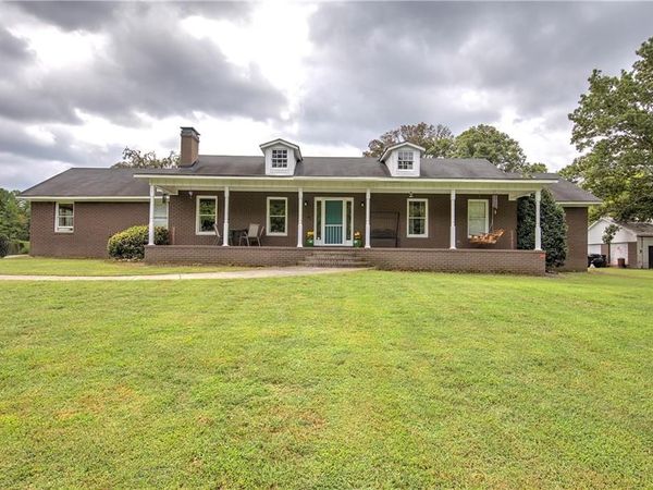 1328 Abrams Road , Silver Creek, GA 30173