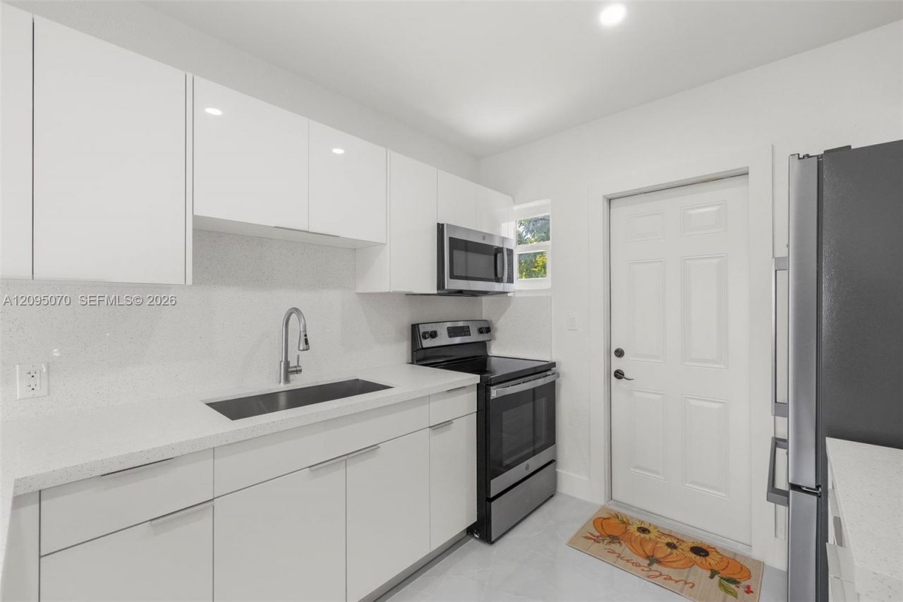 10930 SW 216th St, Miami, FL 33170 Photo