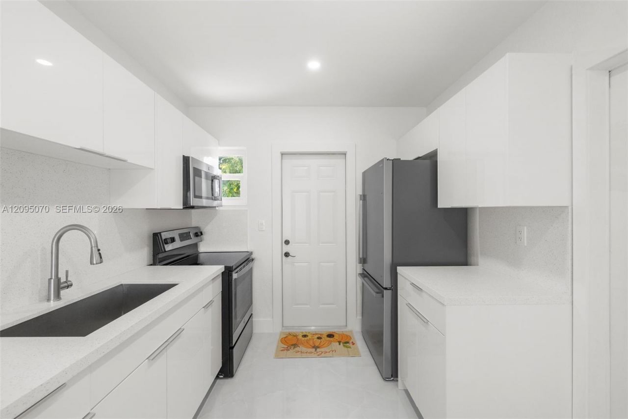 10930 SW 216th St, Miami, FL 33170 Photo
