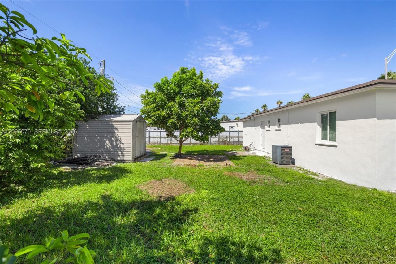 10930 SW 216th St, Miami, FL 33170 Photo