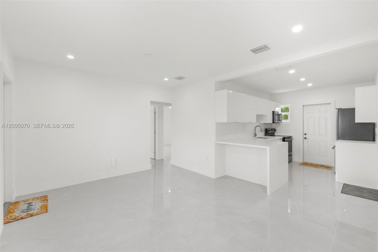 10930 SW 216th St, Miami, FL 33170 Photo