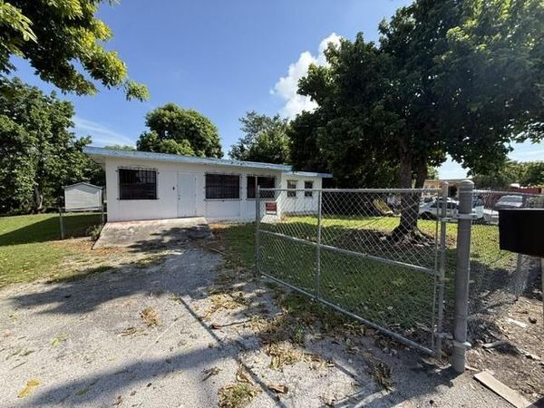 1421 NW Avenue D, Belle Glade, FL 33430