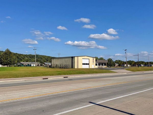 1834 S Marquette Road, Prairie du Chien, WI 53821