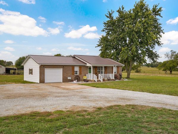 21721 Lawrence 2172 , Aurora, MO 65605