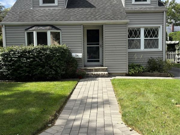 54 Vanderbilt Avenue , Floral Park, NY 11001
