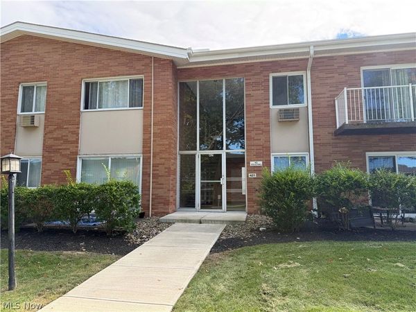 421 Tollis , Unit 246B, Broadview Heights, OH 44147